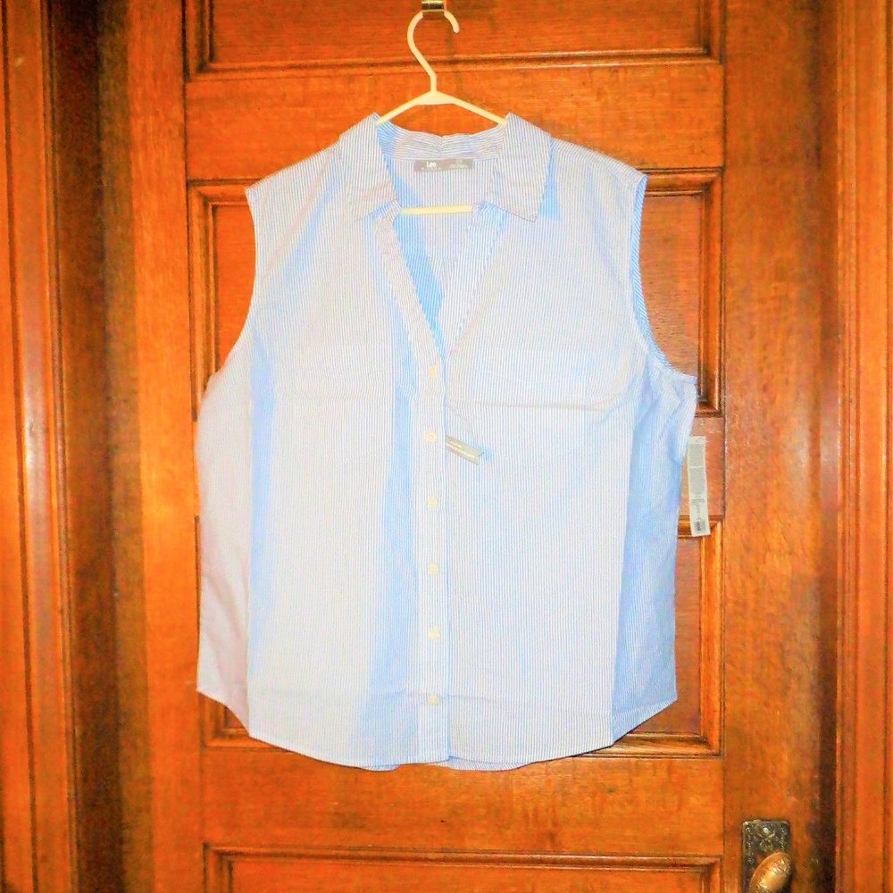 BRAND NEW *** LEE Riders *** Top - V Neck Sleeveless - 6 Buttons -